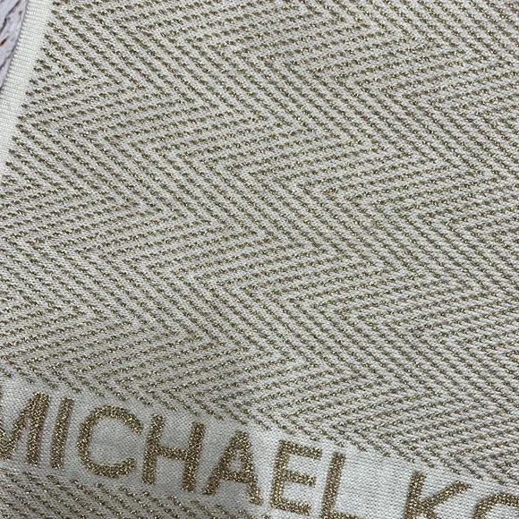 Michael Kors Scarf - Picture 4 of 6